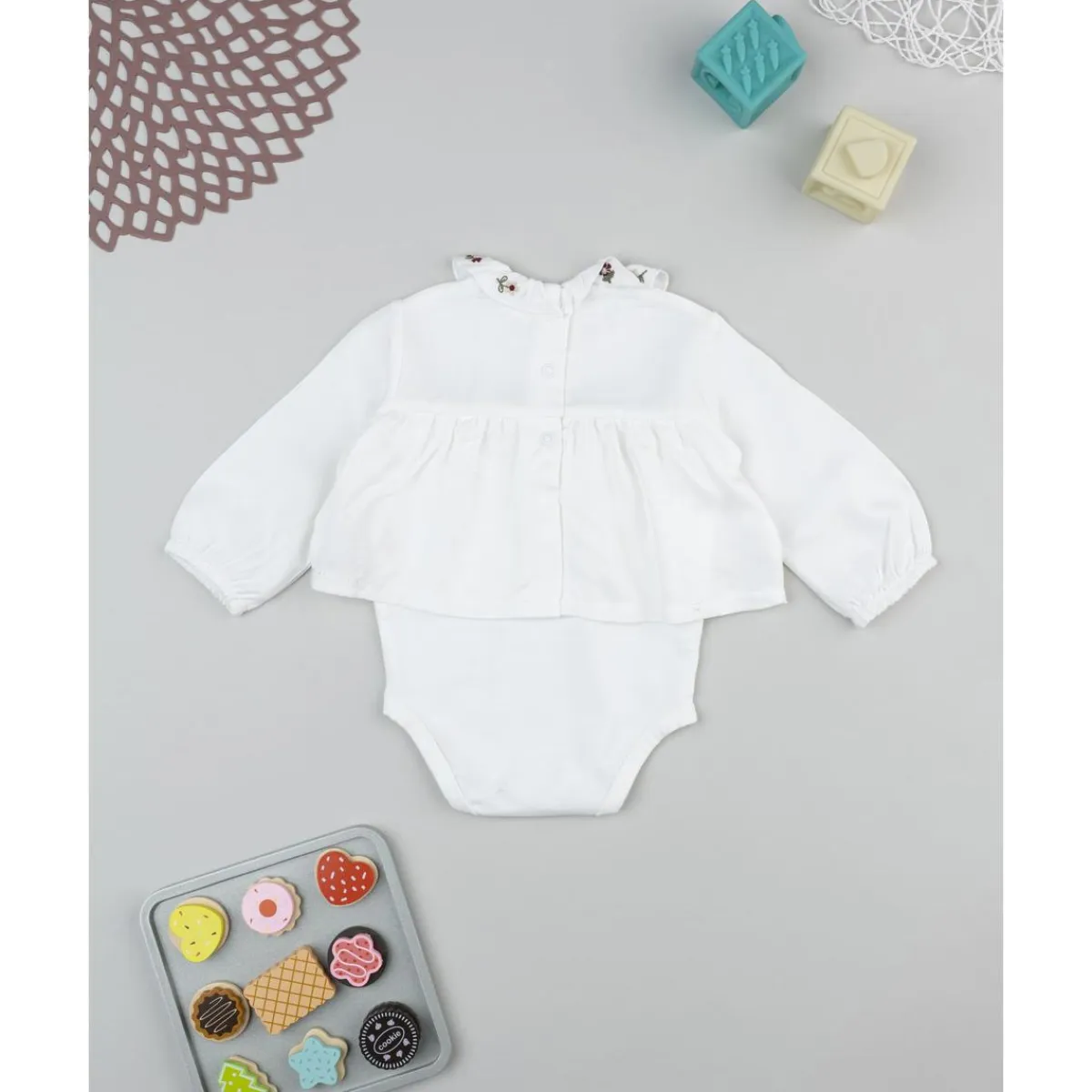 Body de niña blanco con cuello bordado*Prenatal Best