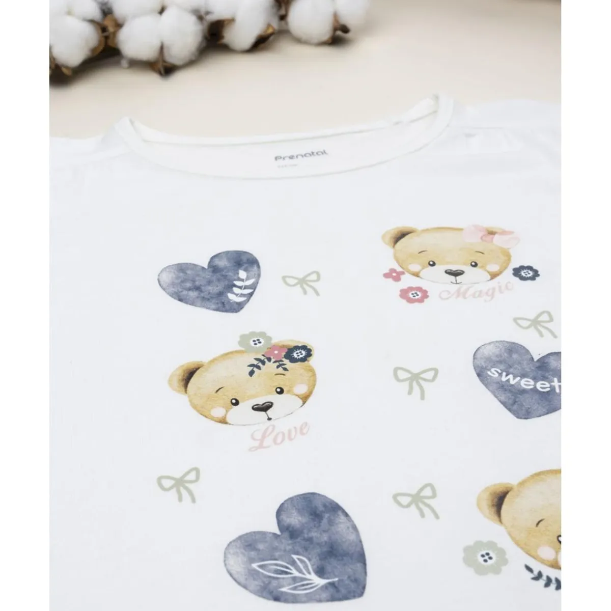 Camiseta de niña blanca con estampado de corazones y ositos*Prenatal New