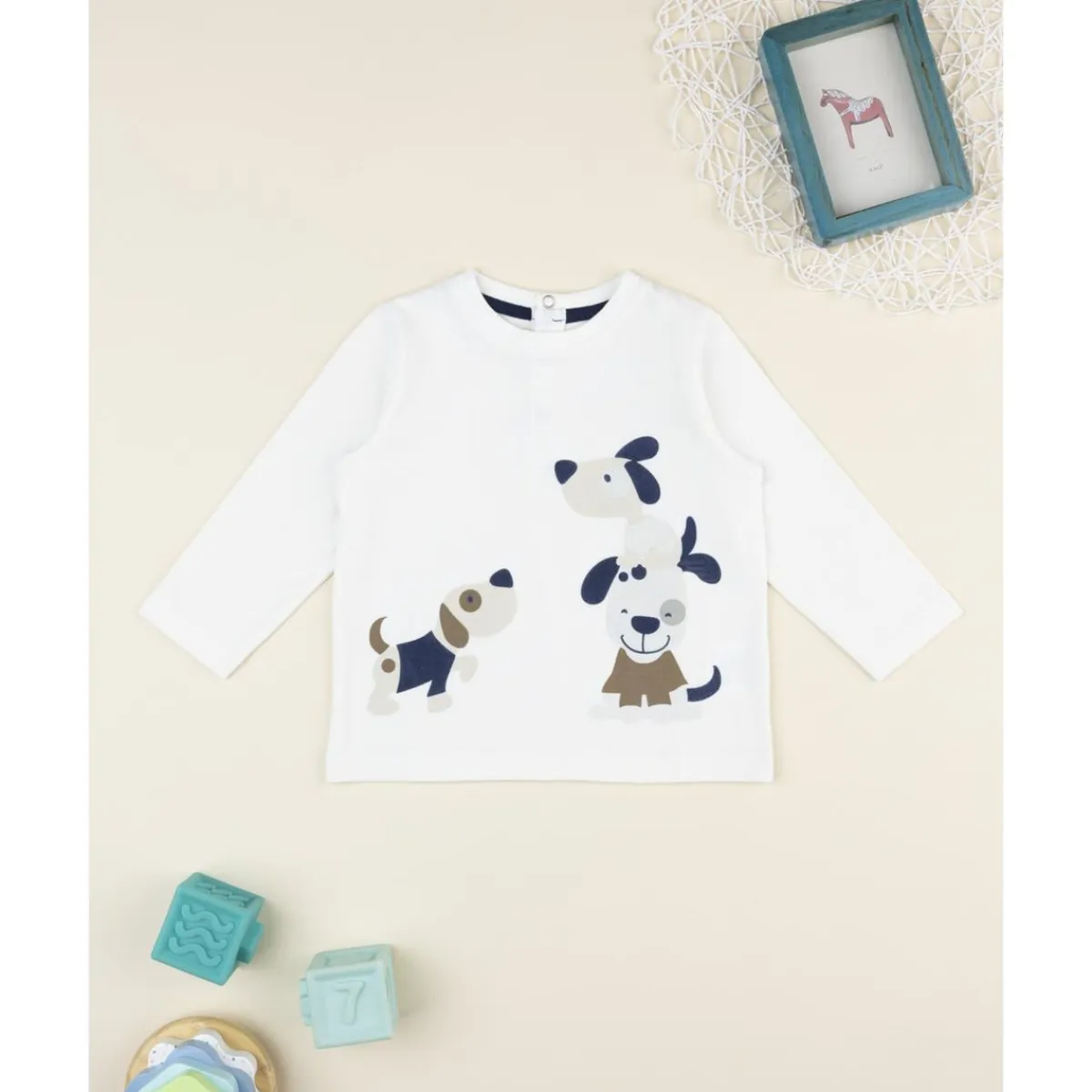 Camiseta de niño blanca con estampado de perritos*Prenatal Hot