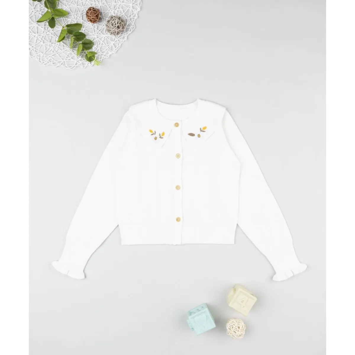Cardigan blanco con bordados para niña*Prenatal New