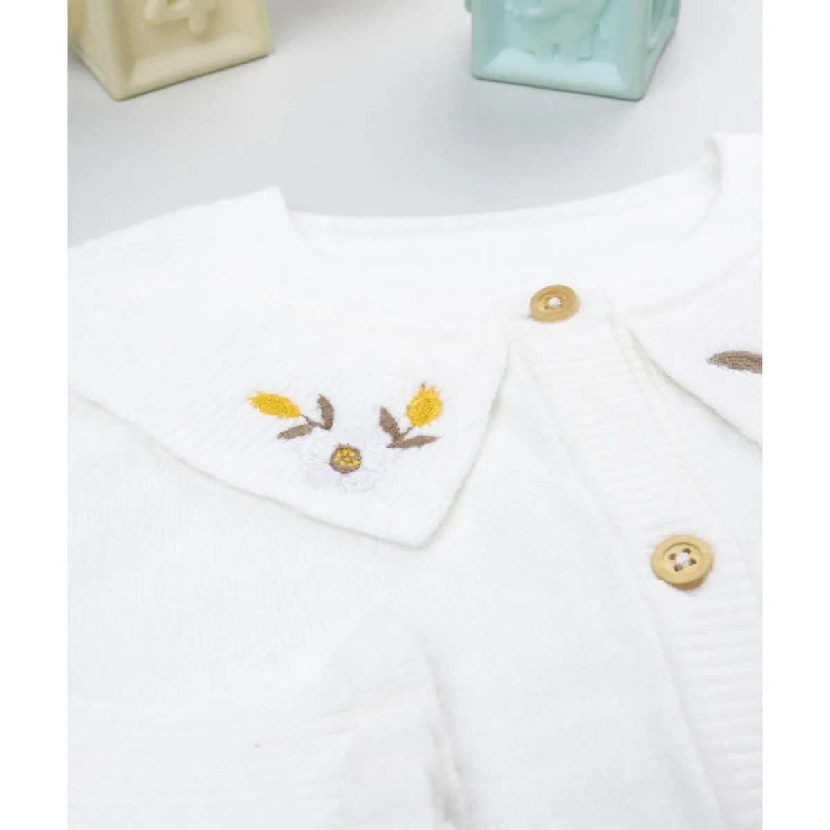 Cardigan blanco con bordados para niña*Prenatal New