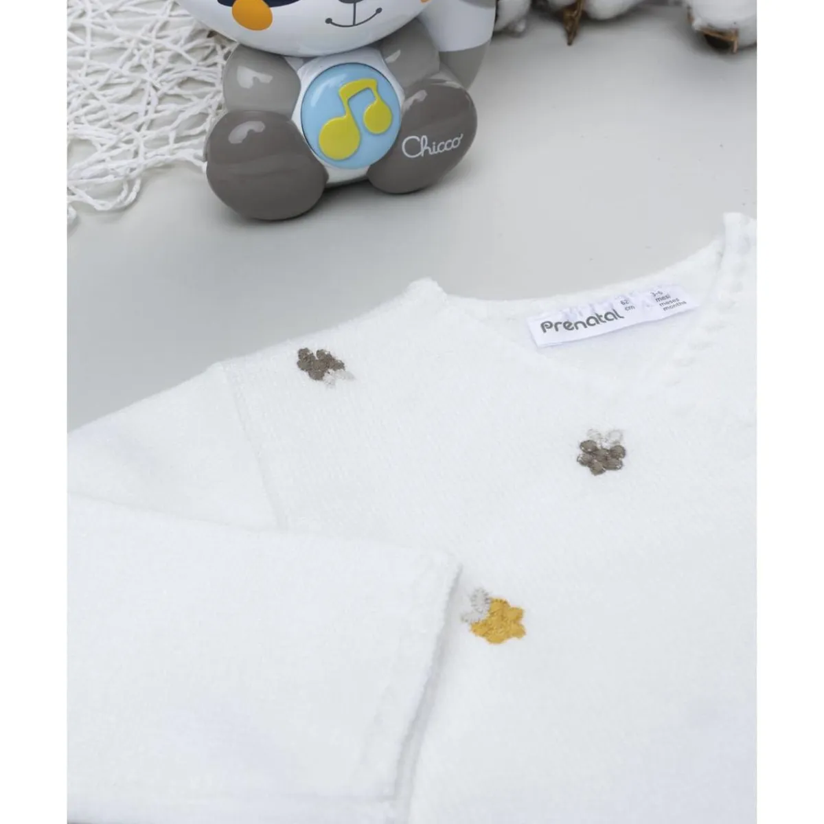 Cardigan tricot blanco para bebé niña con bordados florales*Prenatal New
