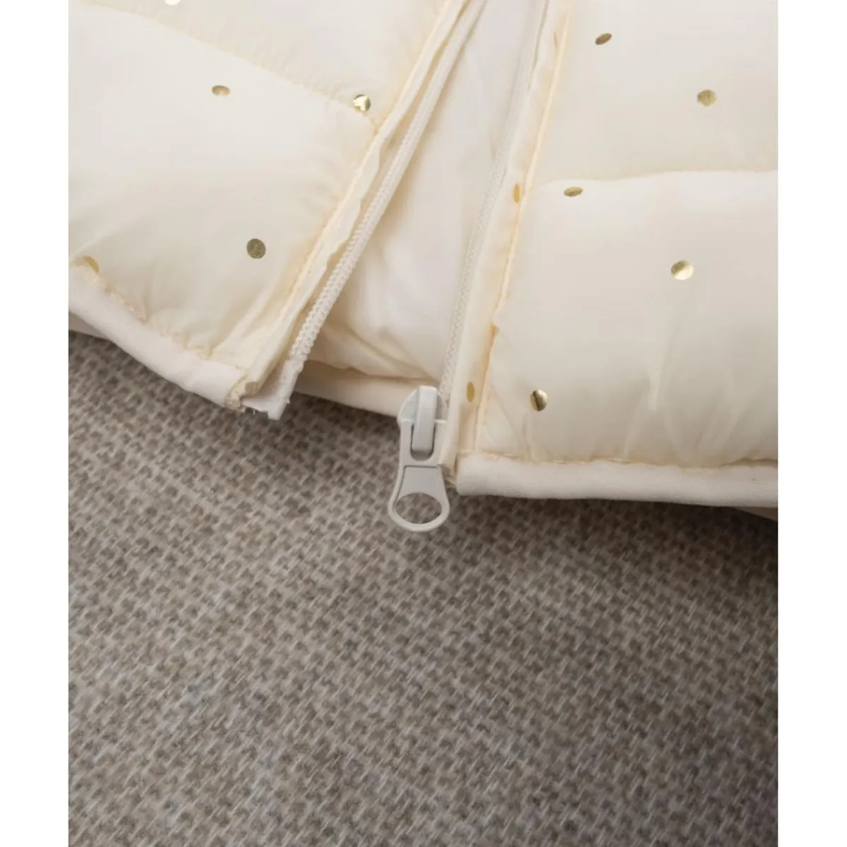 Chaqueta niña color crema con capucha y topos foil*Prenatal