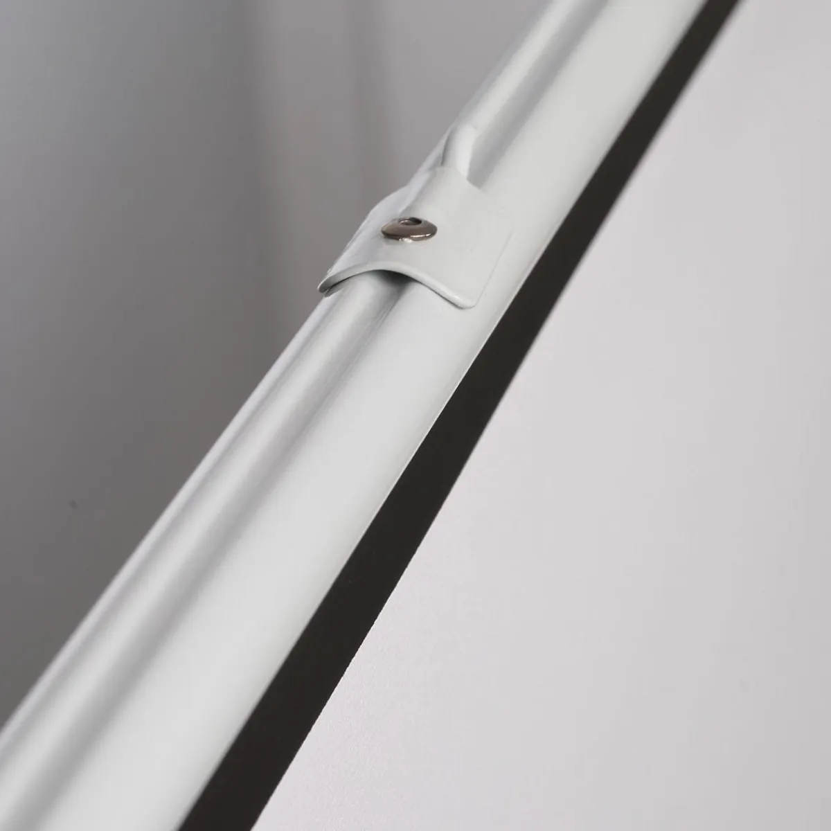 - Pantalla de proyección 100'' con soporte Blanco*Homcom Clearance