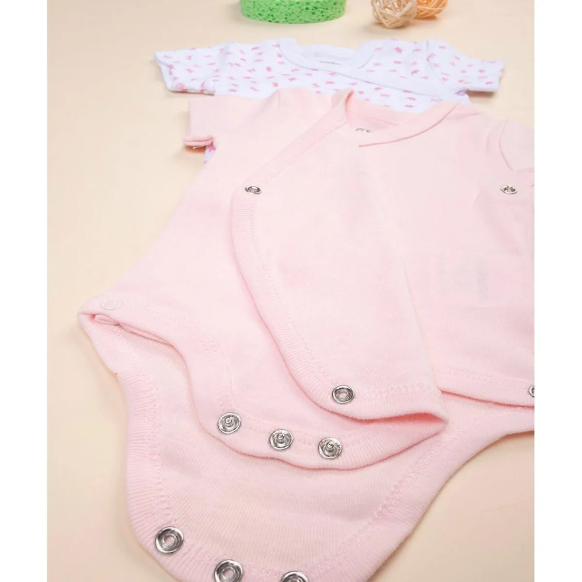 Juego de 2 bodies rosa y blanco con la inscripción Mommy's Princess*Prenatal Clearance