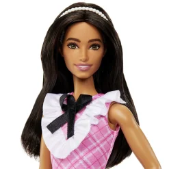 Clearance - Muñeca atlética Fashionista con vestido tartán rosa y accesorios ㅤ Muñecas