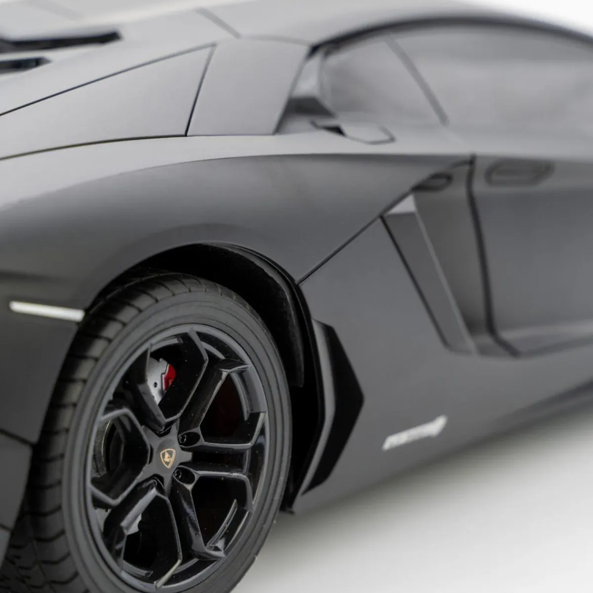 Motor & Co - RC Lamborghini Aventador 1:10*MOTORI & CO New