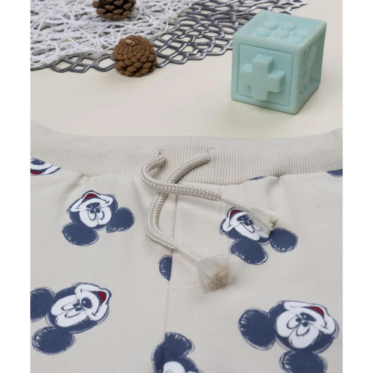 Pantalón beige para niño con estampado de Mickey Mouse*Prenatal Outlet