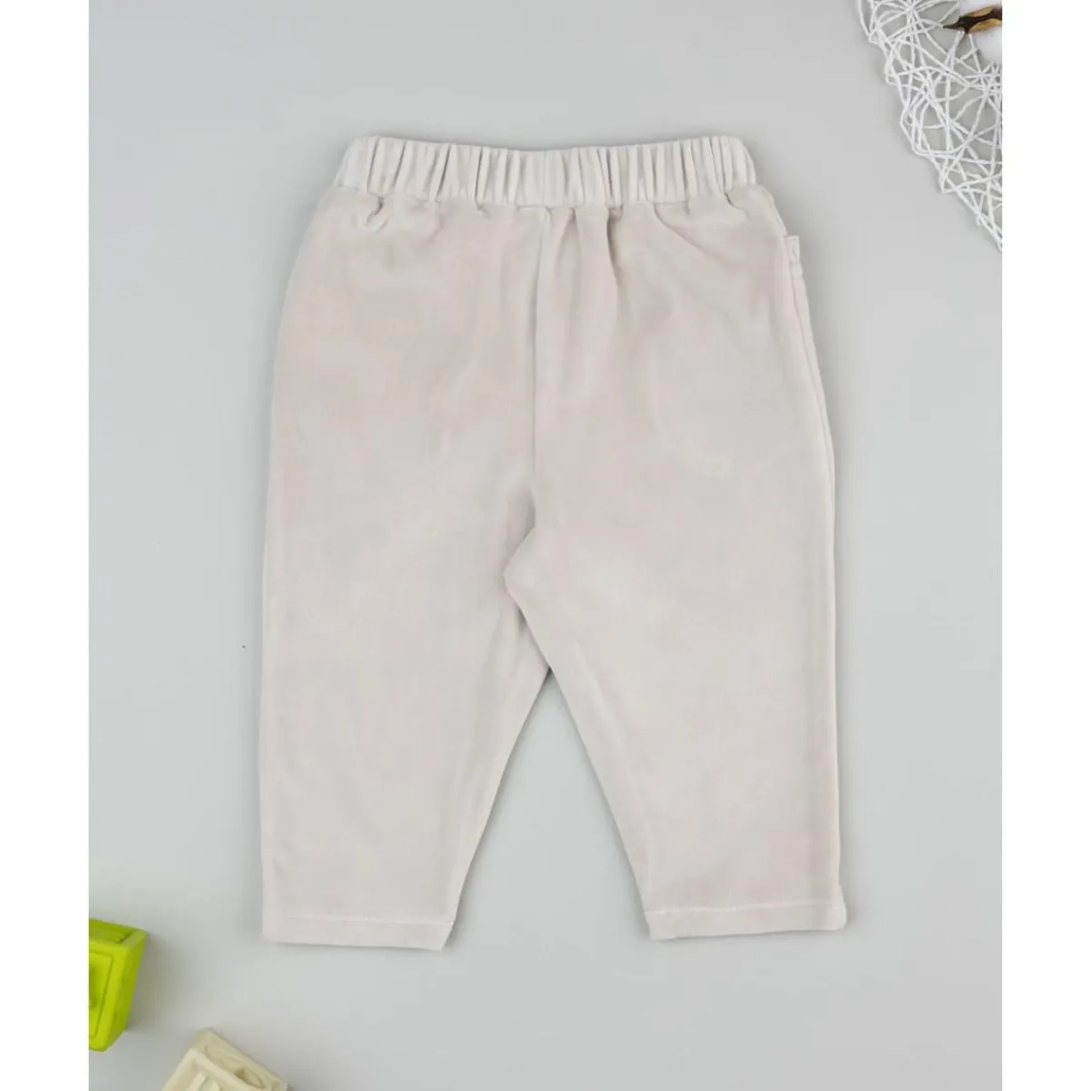 Pantalón de niña en terciopelo beige*Prenatal Hot